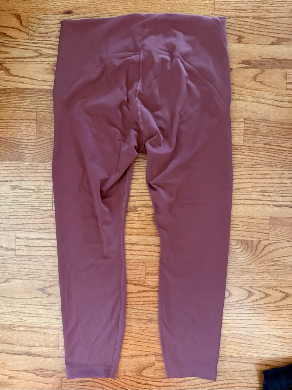 Lululemon wonder train in Plum